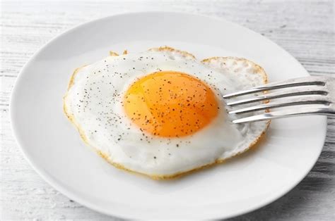 How to make perfect sunny-side up eggs – Recette