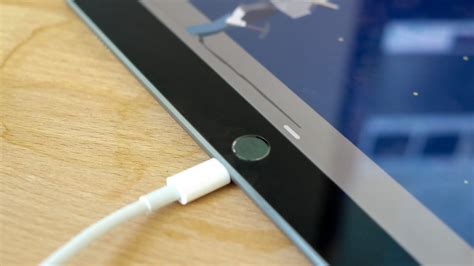 Apple's 29W power adapter charges the iPad Pro crazy fast - CNET