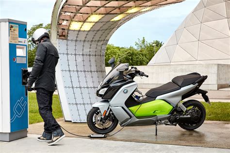 BMW adds 2 bikes, expands electric range - Motorbike Writer