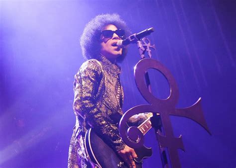 Prince’s final live performance of “Purple Rain” (VIDEO).