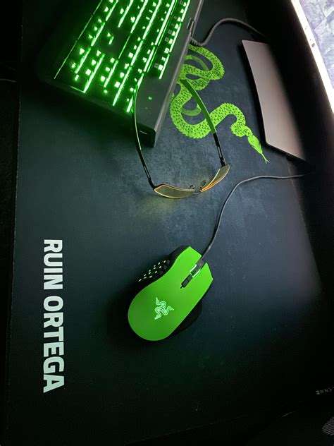 My wife surprised me with a custom mouse pad for bday, and it’s crisp! : r/razer