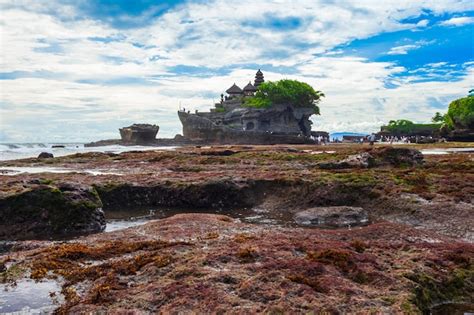 Premium Photo | Pura tanah lot temple bali