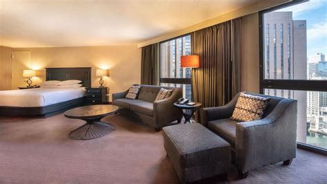 Spacious Hotel Suites in Downtown Chicago | Hyatt Regency Chicago