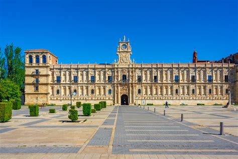 Parador De Leon Building in Spanish Town Leon Stock Photo - Image of ...