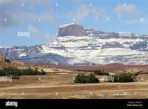 Drakensberg mountains snow hi-res stock photography and images - Alamy