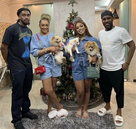 We can't get over this photo of football legend Jay Jay Okocha and his family – GLAMSQUAD MAGAZINE