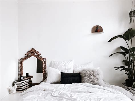 11 Best White Paint Colors for the Bedroom