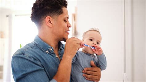 How to brush baby teeth