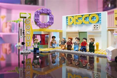 BTS gets an official Lego set for K-pop smash ‘Dynamite’ - Polygon