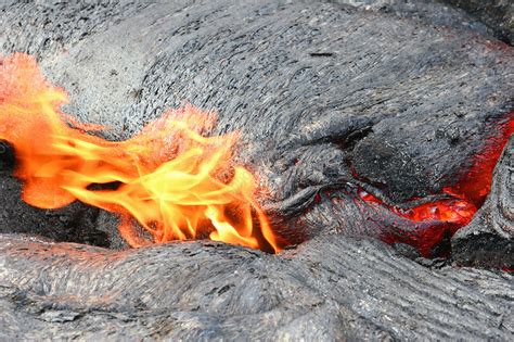 Pahoehoe lava - Stock Image - E390/0432 - Science Photo Library