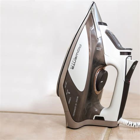 Rowenta DW5080 Focus Steam Iron Review: Not Outstanding