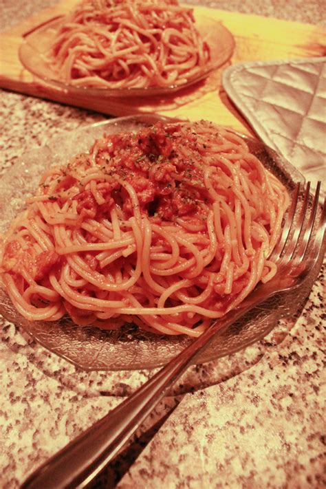 Red Spaghetti - Simple & Served