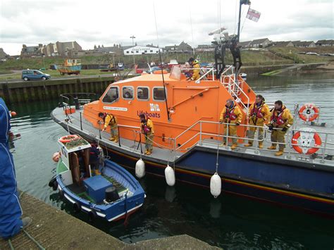 Peterhead RNLI Lifeboat launches to disabled creel boat. | RNLI