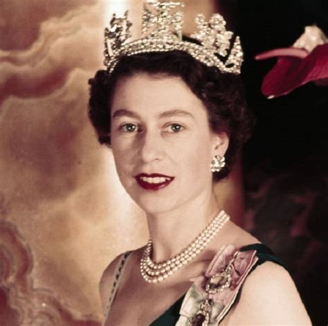 Queen Elizabeth II | Age, Wiki, Bio, Net worth, Affairs, Gossip, Family ...