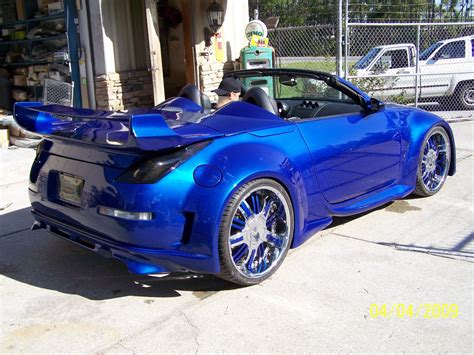 Z car with a wide body kit painted House of Kolors Oriental Blue KBC over black. | Carros