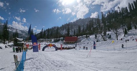 Solang Valley: Skiing and Snowboarding Championships