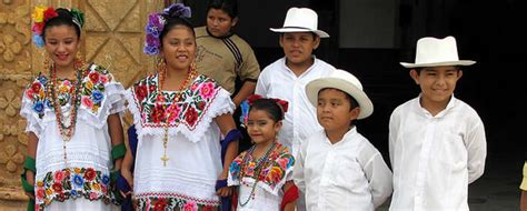 Yucatan Photo | Traditional Maya Clothing | Loco Gringo