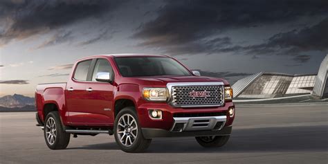 Mixing Country and City in the 2018 GMC Canyon Denali Diesel | Houston Style Magazine | Urban ...