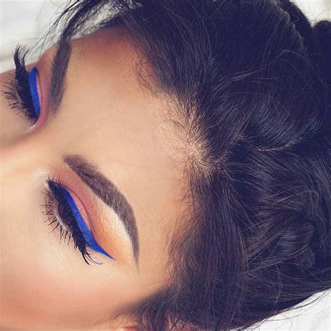 BLUE EYELINER FOR EASY MAKEUP SUMMER 2018 on Stylevore