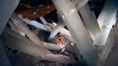 Mexico's Giant Crystal Cave Is Beautiful But Deadly | HowStuffWorks