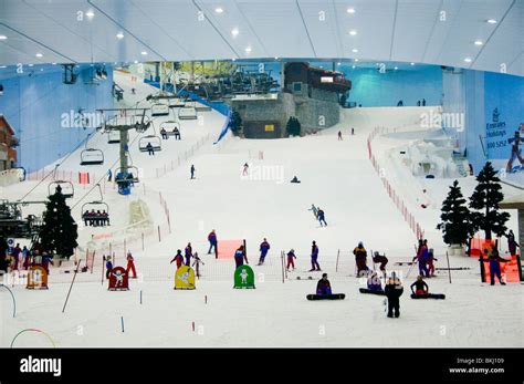 People ski-ing at Ski Dubai indoor ski slope In Dubai Stock Photo - Alamy