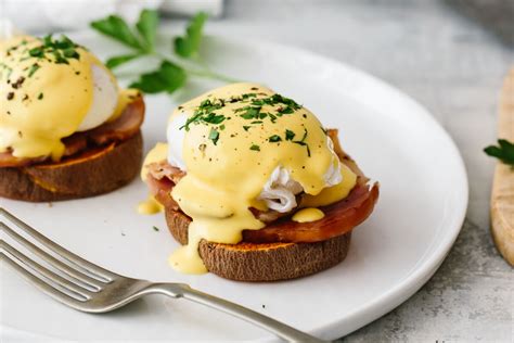 Eggs Benedict Recipe - 2024 Guide - Erica O'Brien