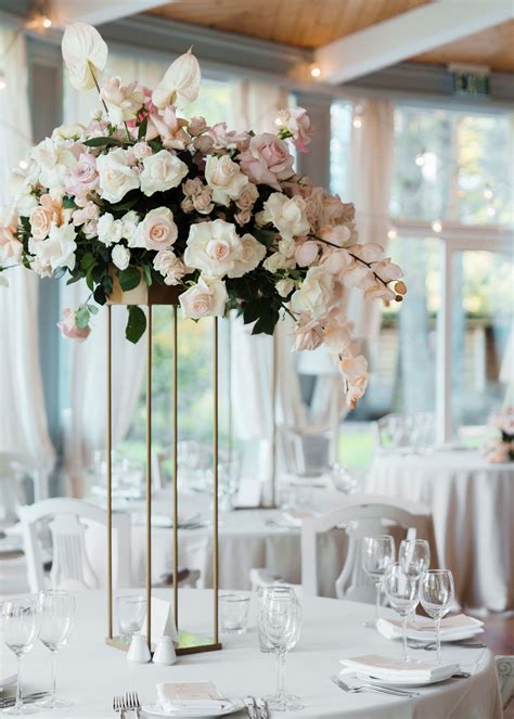 29 Tall Centerpieces That Will Take Your Reception Tables to New ...