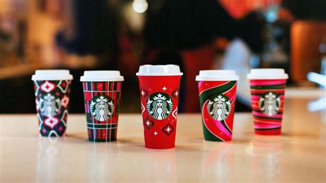 Starbucks' Free Red Cup Giveaway Is Back & Here's How To Get The 2023 Reusable Holiday Cup - Narcity