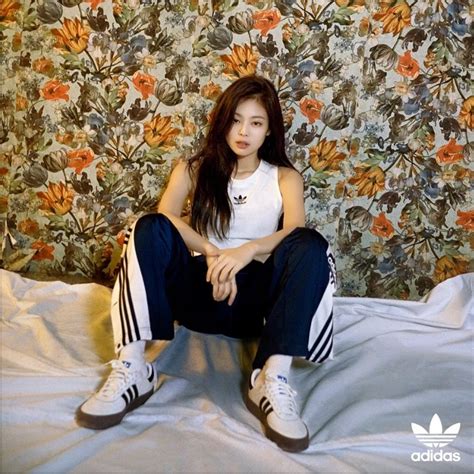 Blackpink Jennie adidas sambarose 2