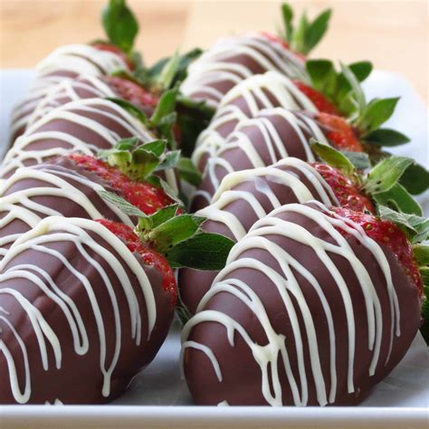 Valentine's Day Chocolate Covered Strawberries - Joyous Apron