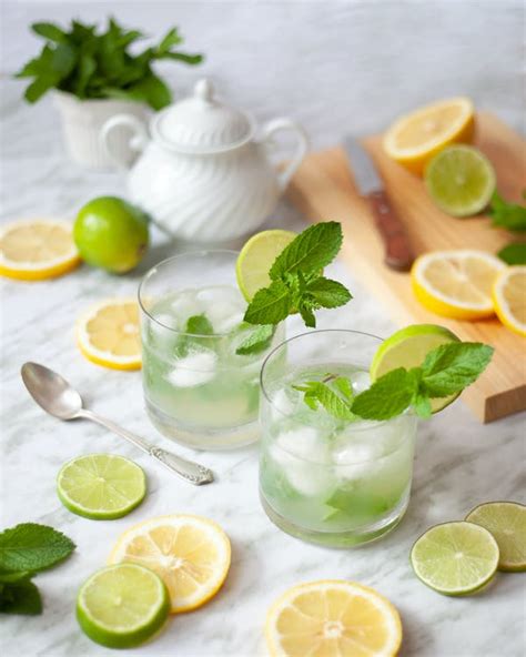 Lime Slice on Water · Free Stock Photo