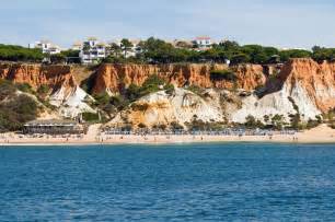 Beach weather in Praia dos Olhos de Agua, Olhos de Agua, Portugal in April