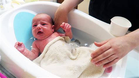 Using our New Baby Bath tub! - YouTube