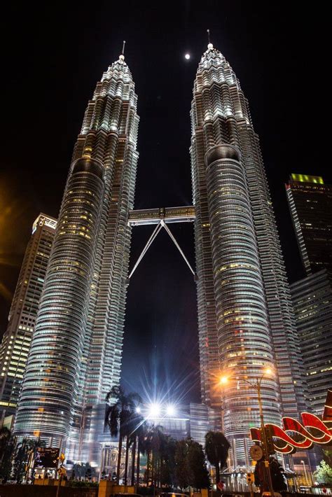 How to Visit the Petronas Towers in Kuala Lumpur – Malaysia – Earth ...