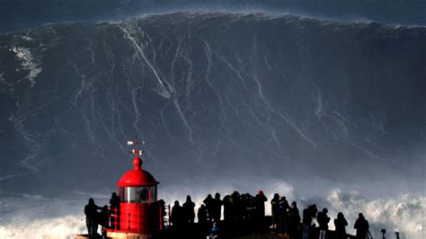 Biggest wave surfed: has Hugo Vau set a new world record in Portugal? | Euronews