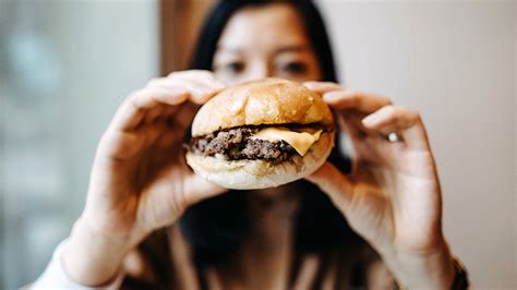 The 13 Healthiest Fast-Food Burgers, According to a Dietitian