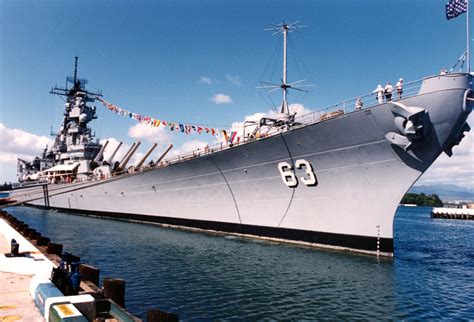 DN-SC-92-05364 USS Missouri (BB-63)