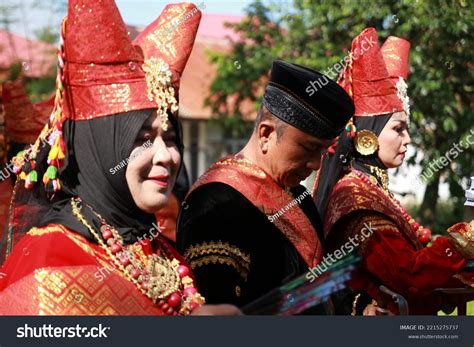 People Wear Minangkabau Traditional Clothes City Stock Photo 2215275737 ...