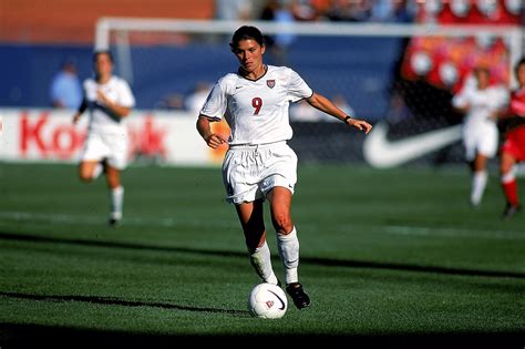 Throwback Thursday: Mia Hamm becomes the international scoring champion