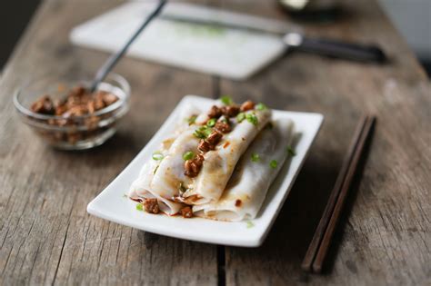 Cheung Fun Recipe (Steamed Rice Noodle Rolls) - Hungry Huy