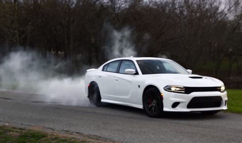 2015 Dodge Charger Hellcat Does a Burnout as Break-In Procedure - autoevolution