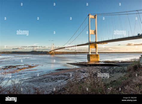 Severn estuary old severn bridge hi-res stock photography and images - Alamy