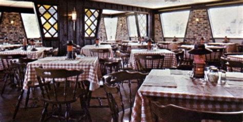 Vintage Pizza Hut: What made these dining spots so unforgettable in the 1970s & 80s? - Click ...