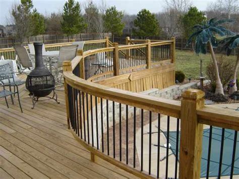 Patio Deck Railing Design: Curved Deck Railing