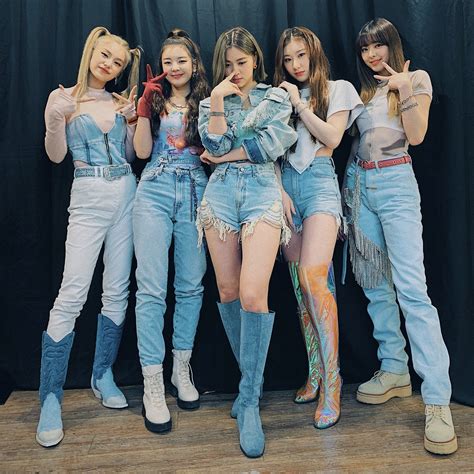 ITZY at KCON:TACT 2020 SUMMER #ITZY #있지 | Kpop outfits, Kpop fashion, Itzy