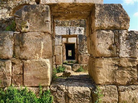 Tyre Lebanon ruins | Sophie's World Travel Inspiration