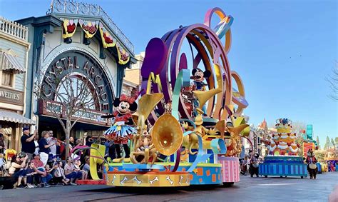 PHOTOS, VIDEO: Mickey's Soundsational Parade Returns to Disneyland with ...