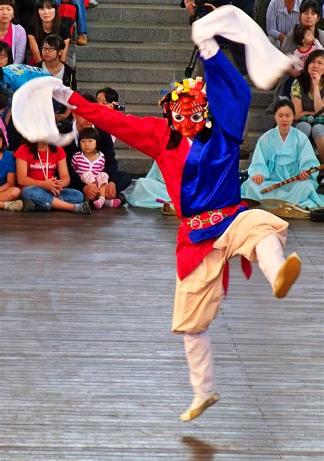 Traditional Korean mask dance at the Andong Mask Dance Festival | Smithsonian Photo Contest ...