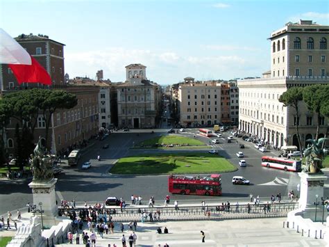 Piazza Venezia, Rome, Italy - GoVisity.com