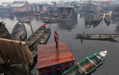 Makoko, a Floating Slum in Nigeria | Amusing Planet